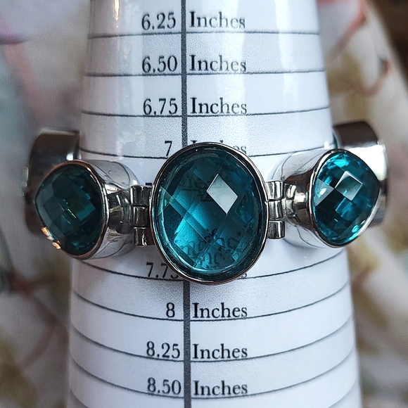Anne Klein AK Aqua Blue Faceted Bracelet Heavy Silver Tone Glass? Stone? Elbaite - Picture 2 of 16
